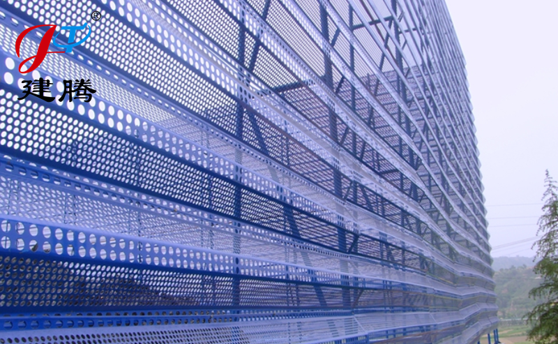 建騰防風(fēng)抑塵墻的性能、特點(diǎn)、實(shí)際用途